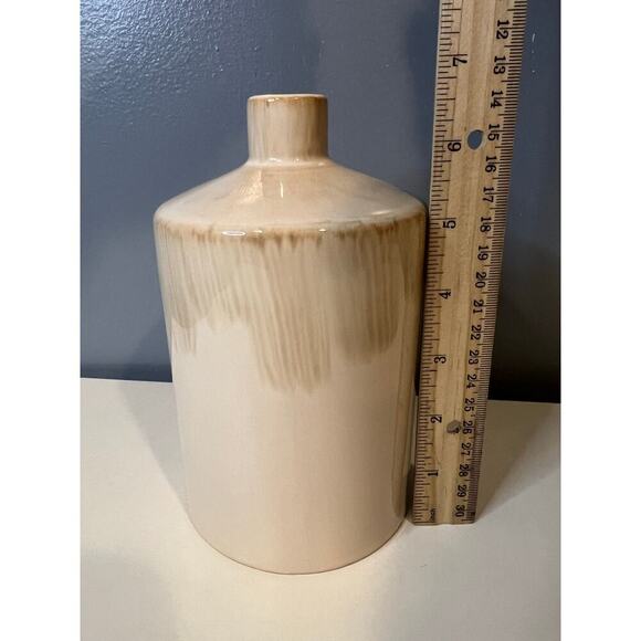 EUC Beautiful Cream Vase - Picture 3 of 6